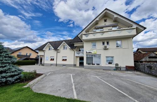 Kranj Bed & Breakfast | Dežman Apartments & Rooms
