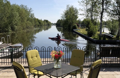 Municipality of Stichtse Vecht House | De Duif - Small country house, directly on the lake, in a nature reserve