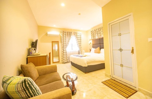 Tarkwa Hotel | De-Kings Hotel