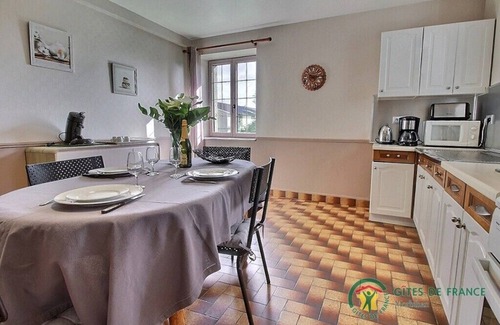 Locoal-Mendon House | De la Quenouille - LOCOAL-MENDON