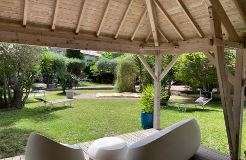 Gallargues-le-Montueux Bed & Breakfast | De la suite dans les oliviers