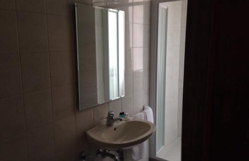 Tirano House | De La Tour