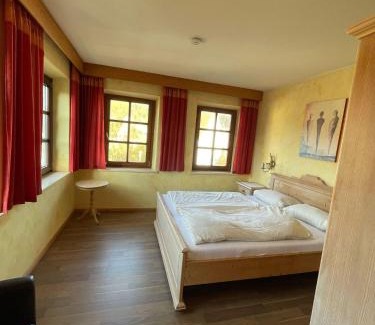 Neukirchen bei Sulzbach-Rosenberg Hotel | Landhotel Neukirchner Hof