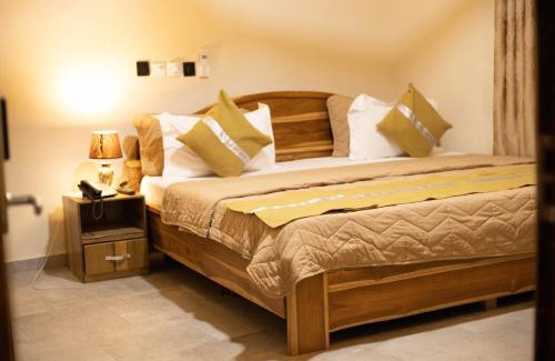 Koforidua Hotel | De-Ofosu Plaza Hotel