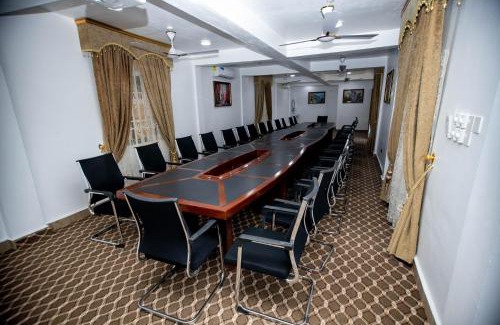Koforidua Hotel | De-Ofosu Plaza Hotel