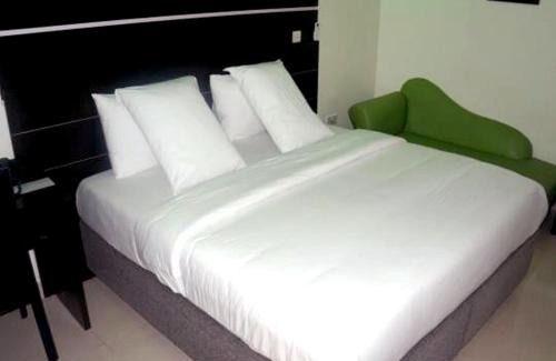 Surulere Hotel | De Rigg Place - Alaka Estate, Surulere