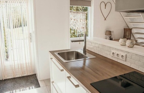 Bruinisse House | De Tong 25 cosy holiday home near the beach