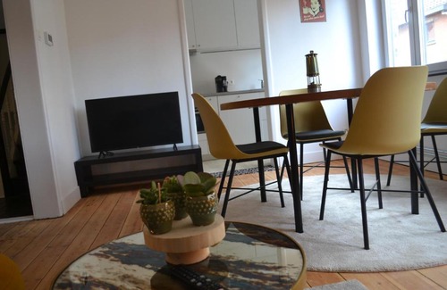 Genk Apartment | De zwarte deur
