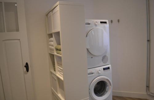 Genk Apartment | De zwarte deur