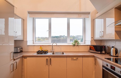 Kirkheaton Apartment | DealHouse 1-Bedroom Spiral Stairs & Shower-Bath