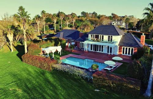 Whitford Bed & Breakfast | Dear Villa Resort