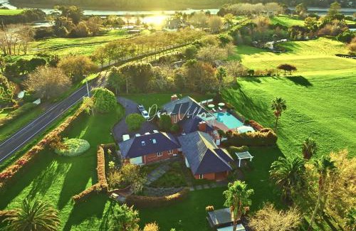 Whitford Bed & Breakfast | Dear Villa Resort