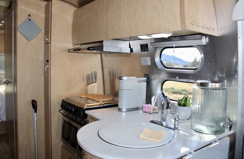 Tecopa House | Death Valley Hot Springs Airstream