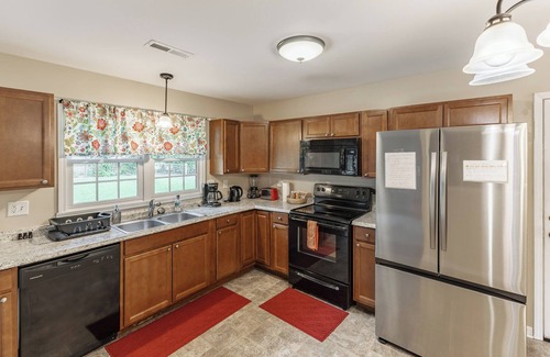 Decatur House | Decatur 4 bedroom 2 bath fenced yard less chemicals