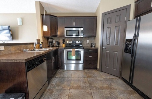 Grande Prairie House | Deck & BBQ/Great Location/3 beds/1 Bath