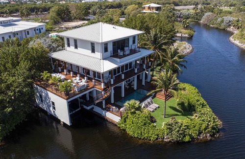 Seven Mile Beach House | Deckhouse Located at The Ritz-Carlton, Grand Cayman