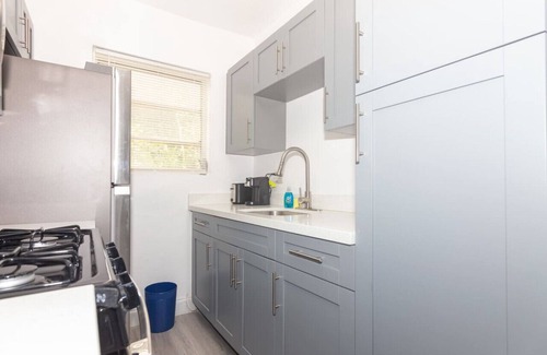 South Beach Condo | Deco Apt w/2 Queen Beds on Ocean Dr, South Beach