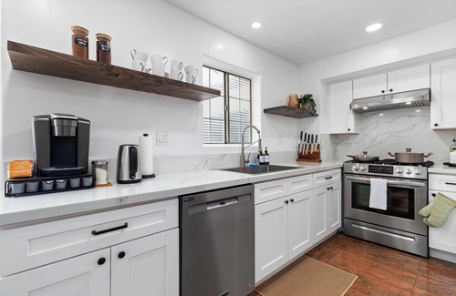 Monterey Park House | Deco Casa: Cozy Gated Modern Spanish Family Home - 3 min drive to I-10