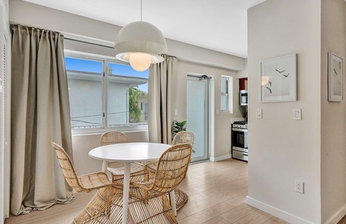 West Avenue Apartment | DECO Suite 1BD/1BA Miami Beach Lincoln Suite
