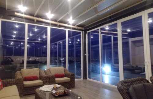 Lavrio Apartment | deep blue