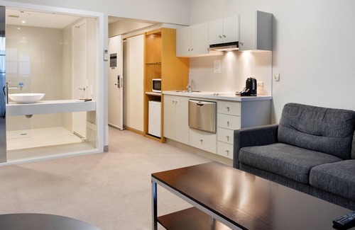 Warrnambool Hotel | Deep Blue Hotel & Hot Springs