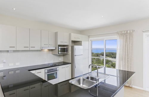 Warrnambool Hotel | Deep Blue Hotel & Hot Springs