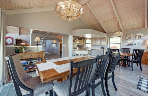 Paradise Point House | Deep Creek Hideaway w/Pool Table & Fire Pit