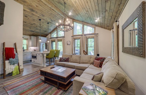Deep Gap Cabin | Deep Gap Cabin w/Deck & Community Pool