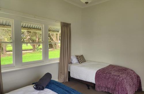Romsey House | Deepfields Romsey Cottages
