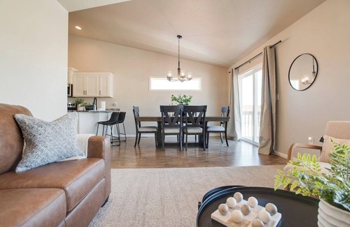 Fargo House | Deer Creek Haven · Easy Access to I29 & I94 | Family Friendly
