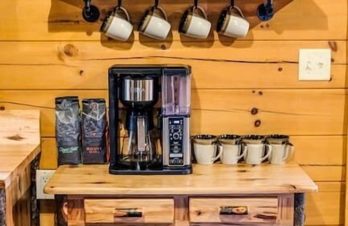 Keene Cabin | Deer Creek Luxury Cabin | Hot Tub | Sleeps 11