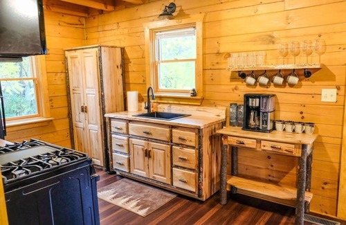 Keene Cabin | Deer Creek Luxury Cabin | Hot Tub | Sleeps 11
