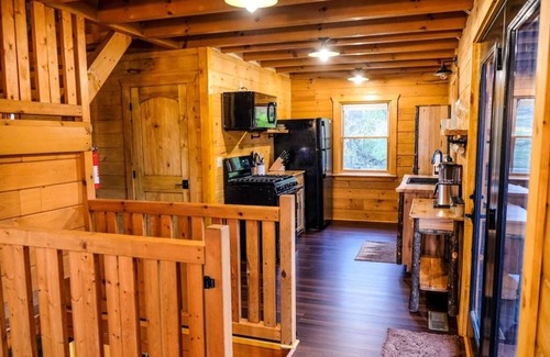 Keene Cabin | Deer Creek Luxury Cabin | Hot Tub | Sleeps 11