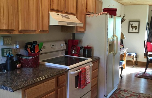 Cascade House | Deer Crossing-Kid Friendly, 7th NIGHT IS FREE! Quiet/secluded. 4 adult maximum.