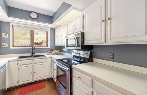 Fall River Estates House | Deer Mountain Retreat near RMNP! #3206