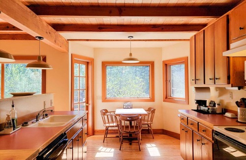 Mazama Cabin | Deer Run Chalet - Alpine Style Retreat in Mazama