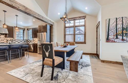 Baldy Mountain House | Deere Retreat Home Hot Tub Stylish