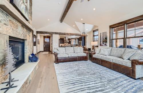 Baldy Mountain House | Deere Retreat Home Hot Tub Stylish
