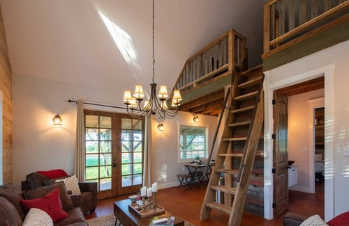 Lacy-Lakeview House | Deerfield Countryside Cottage