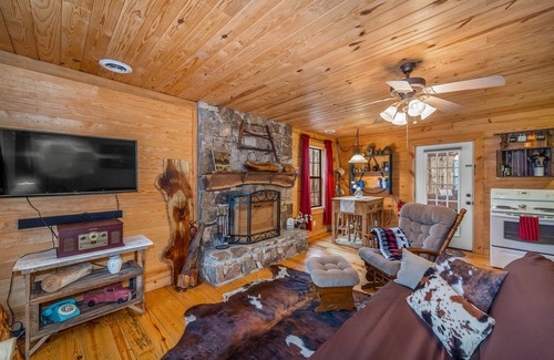 Mentone Cabin | Deerwood-private, cozy cabin in the woods
