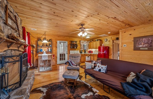 Mentone Cabin | Deerwood-private, cozy cabin in the woods