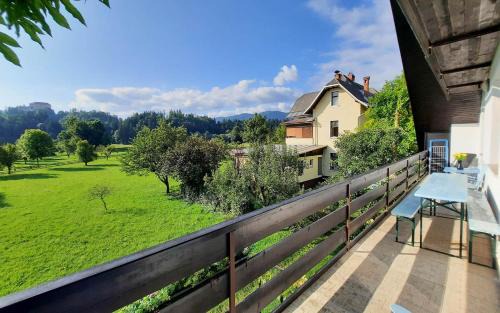 Bled Apartment | Deerwood Villa-Modern cozy 2br apartment with castle view
