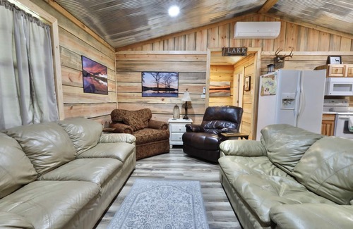 Amity Cabin | Degray Lake Cabin with kayaks available upon request