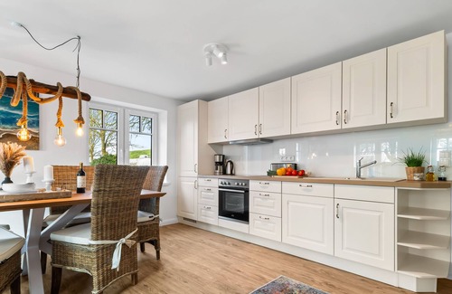 Hedwigenkoog House | Deichoase Holiday Home – Your New Retreat on the North Sea, Right by the Dike.