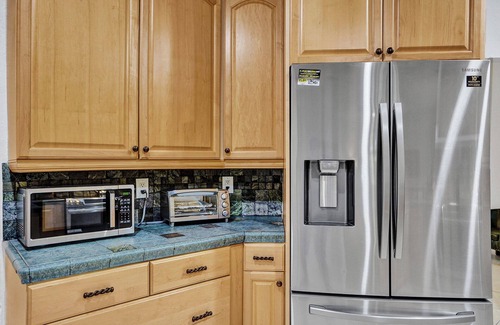 River Oaks House | Deja Blue is a luxurious 4 bedroom/2.5 bathroom house with pool.