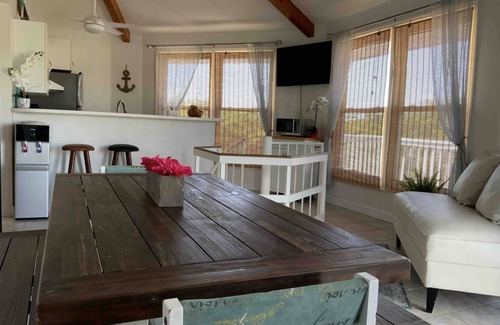 Calvin Hill House | DéJa Vu Central Location, Steps from Beach, Close To All