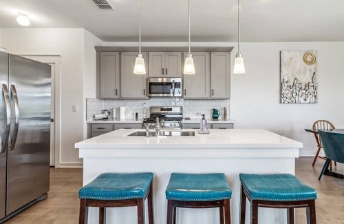 Del Valle House | Del Valle · Pit Stop Retreat | Sleeps 10