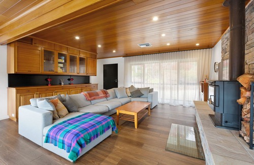 Merrijig House | Delatite Valley: 4 BR, 3.5 BA in Merrijig, Sleeps 12