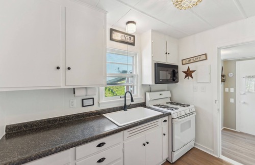 Delavan Cabin | Delavan Retreat w/Patio on Turtle Lake!
