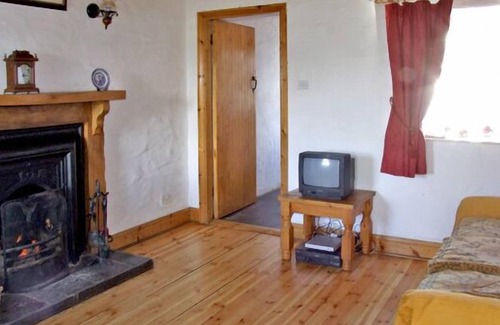 Ballinrobe Cottage | DELIA'S COTTAGE, pet friendly in Ballinrobe, County Mayo